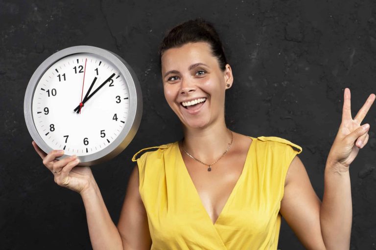Woman tracks her time with a traditional clock rather than Toggl