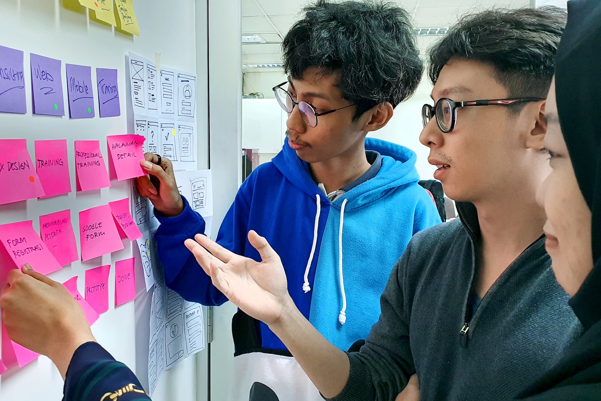Observing participants as part of ethnography in qualitative research