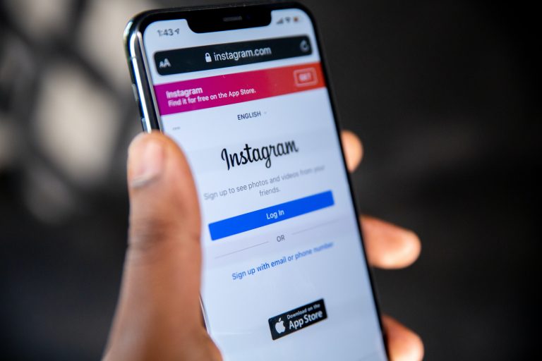 Attract your target audience using instagram scaled