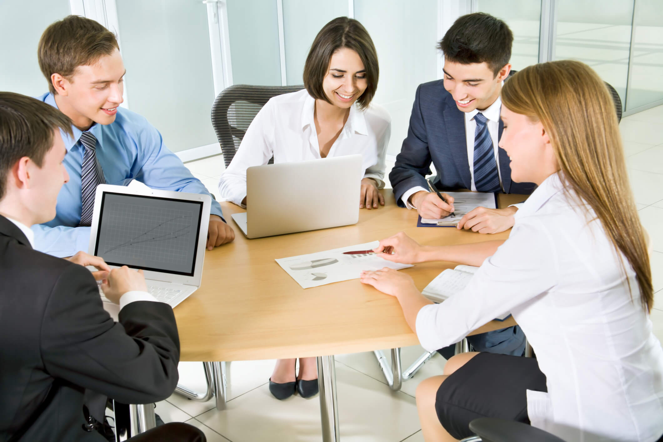 Difference between formal and informal communication
