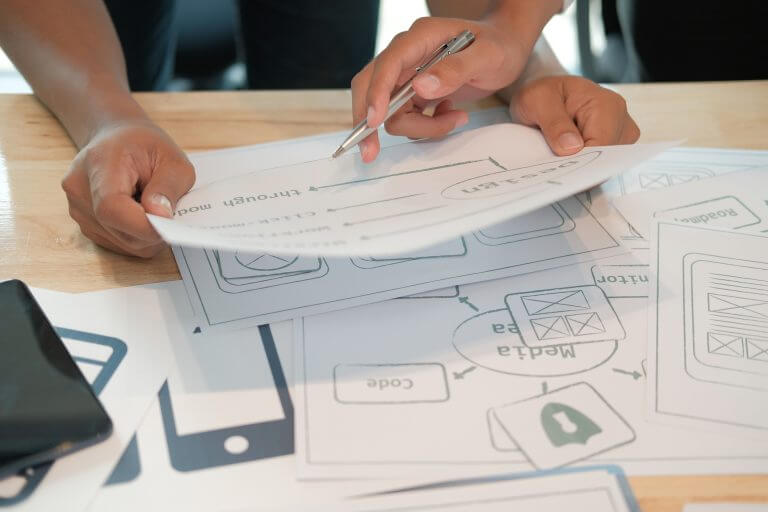 Role and responsibilities of a web designer in sorting a mobile layout